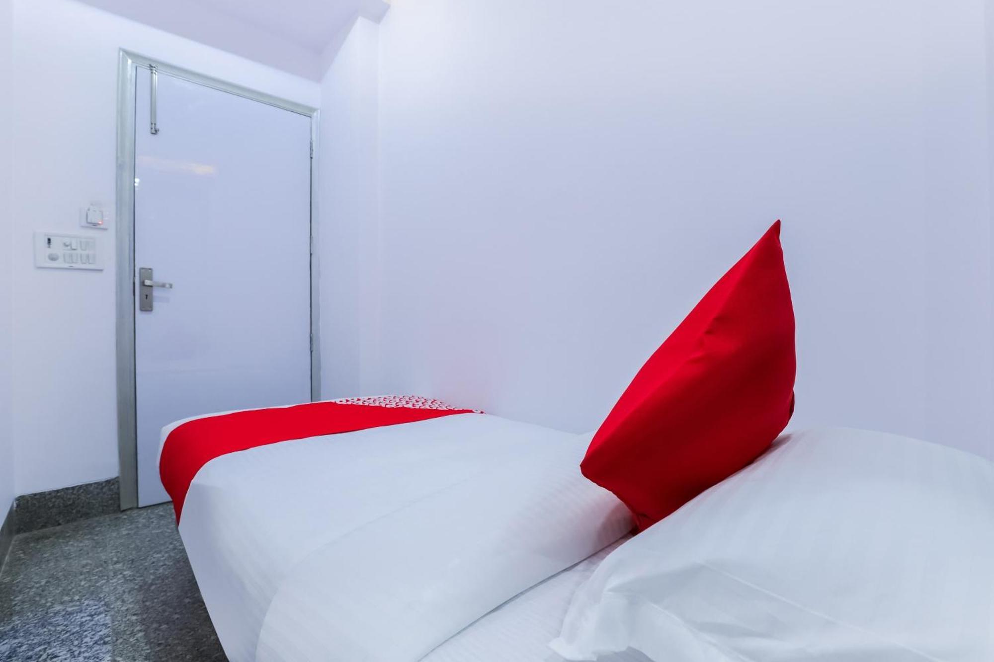 Hotel O New Tech India Дели Экстерьер фото