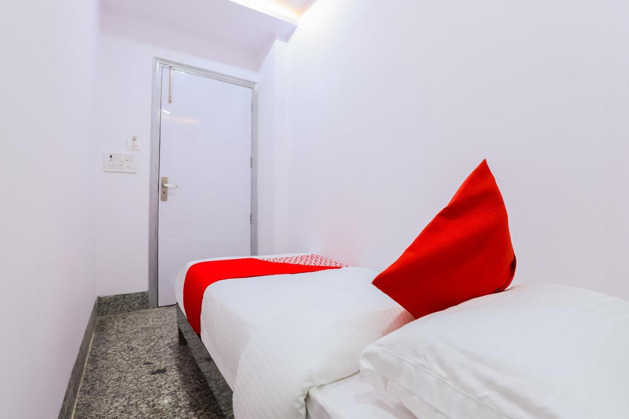 Hotel O New Tech India Дели Экстерьер фото