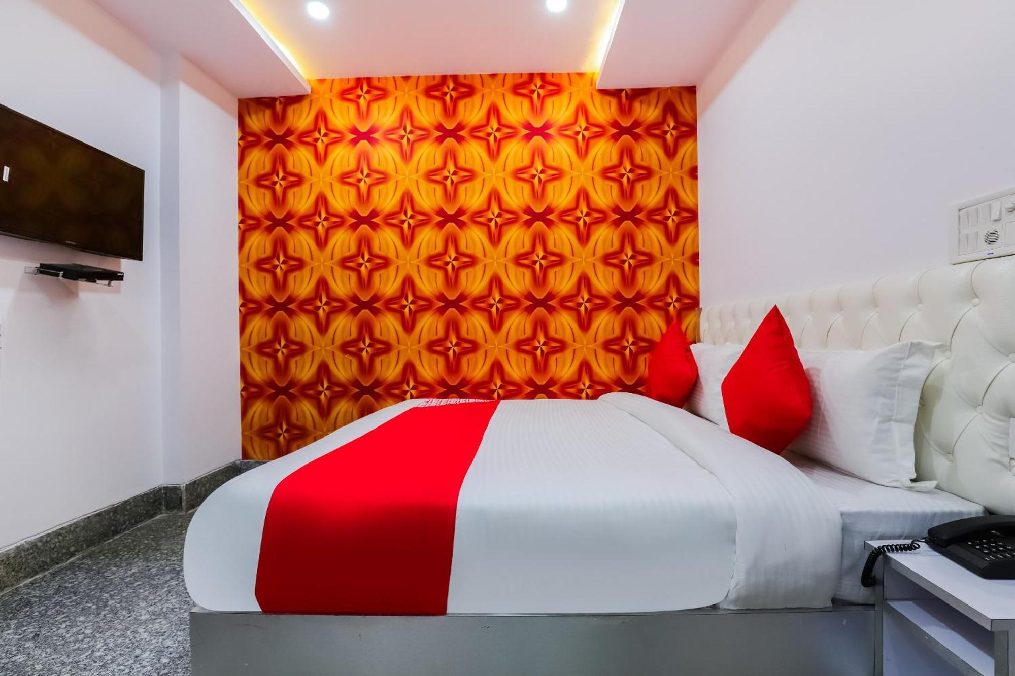 Hotel O New Tech India Дели Экстерьер фото
